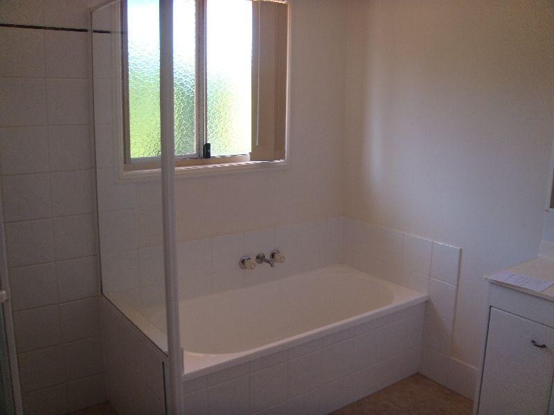 2/7 Hialeah Crescent, Helensvale QLD 4212