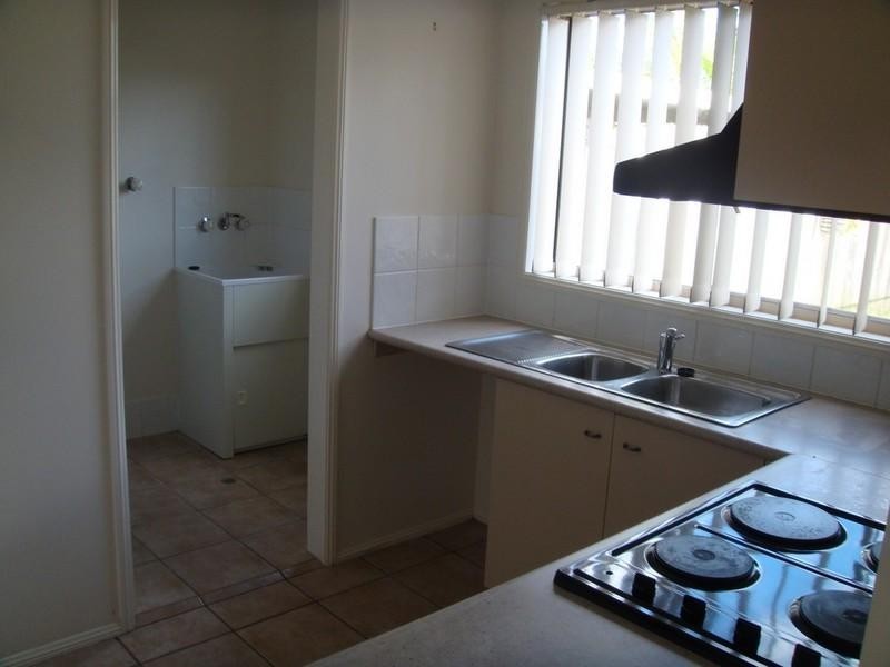 2/7 Hialeah Crescent, Helensvale QLD 4212