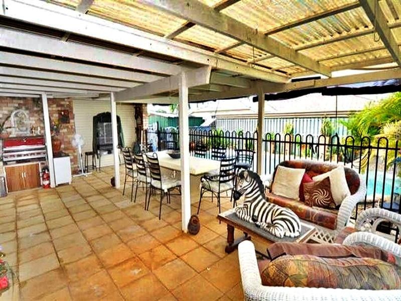 10 Navua Court, Pacific Pines QLD 4211