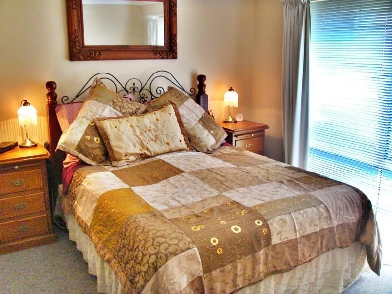 10 Navua Court, Pacific Pines QLD 4211