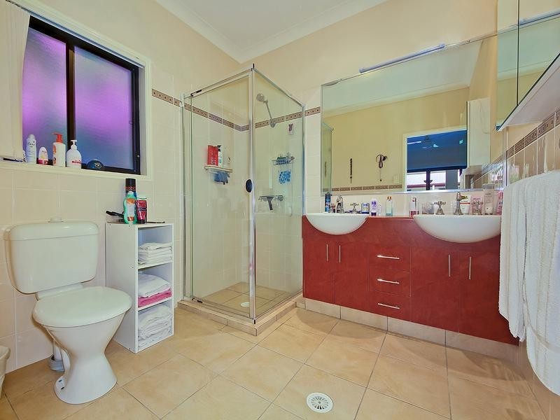 4 Bonner Court, Pacific Pines QLD 4211