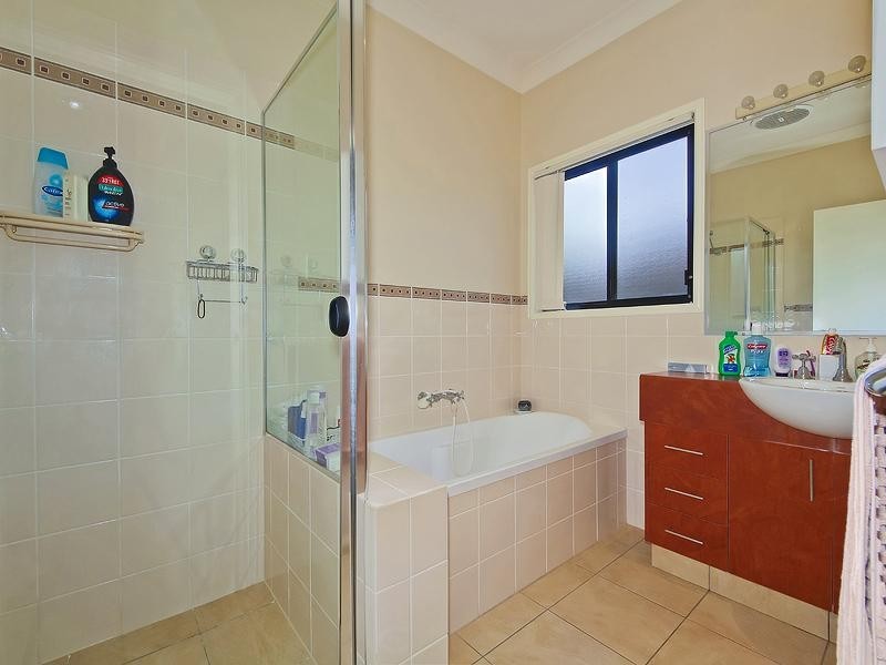 4 Bonner Court, Pacific Pines QLD 4211