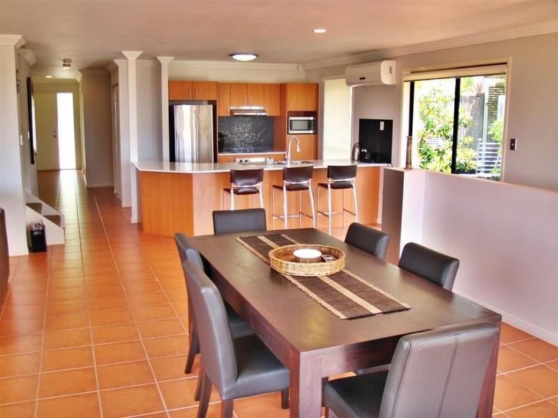 14 Woodward Lane, Pacific Pines QLD 4211