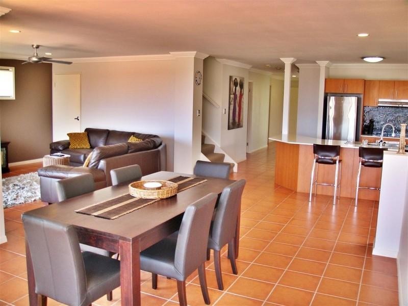 14 Woodward Lane, Pacific Pines QLD 4211