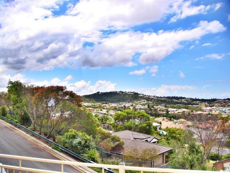 14 Woodward Lane, Pacific Pines QLD 4211