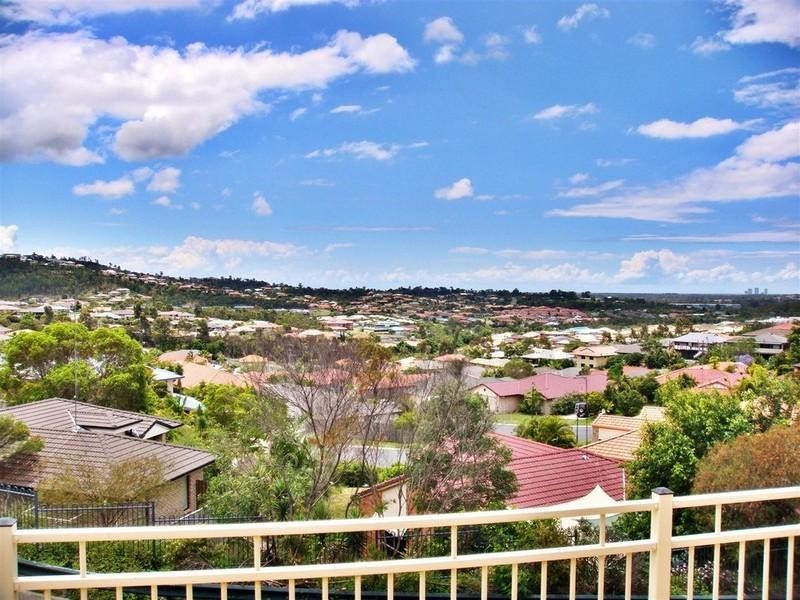 14 Woodward Lane, Pacific Pines QLD 4211