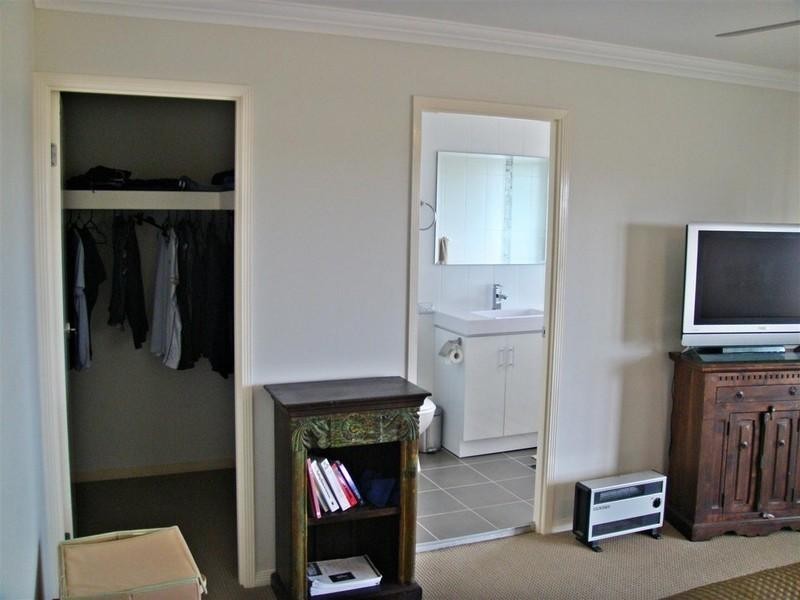 14 Woodward Lane, Pacific Pines QLD 4211