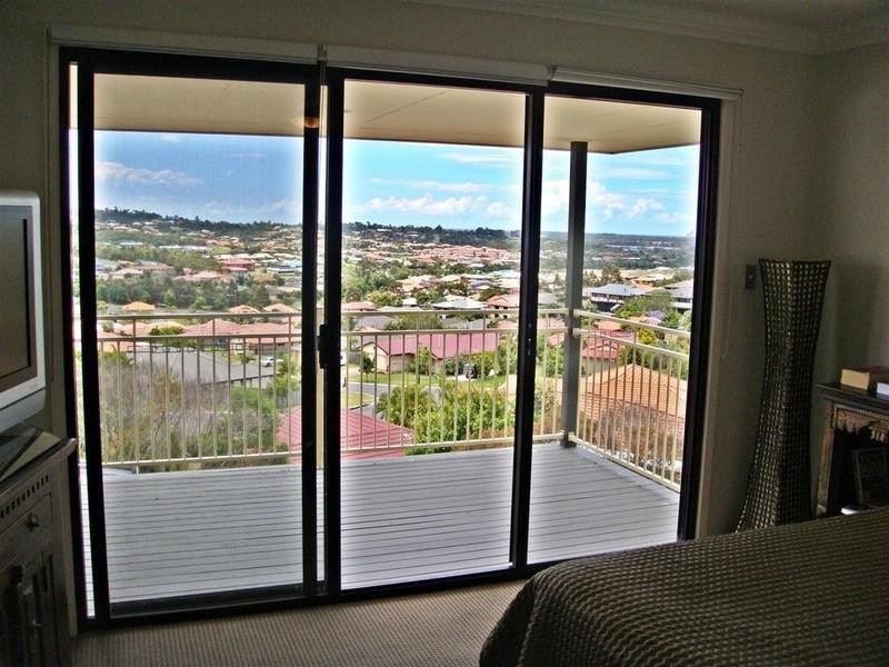 14 Woodward Lane, Pacific Pines QLD 4211