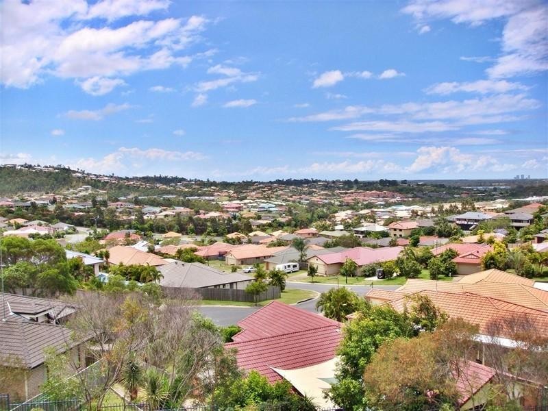 14 Woodward Lane, Pacific Pines QLD 4211