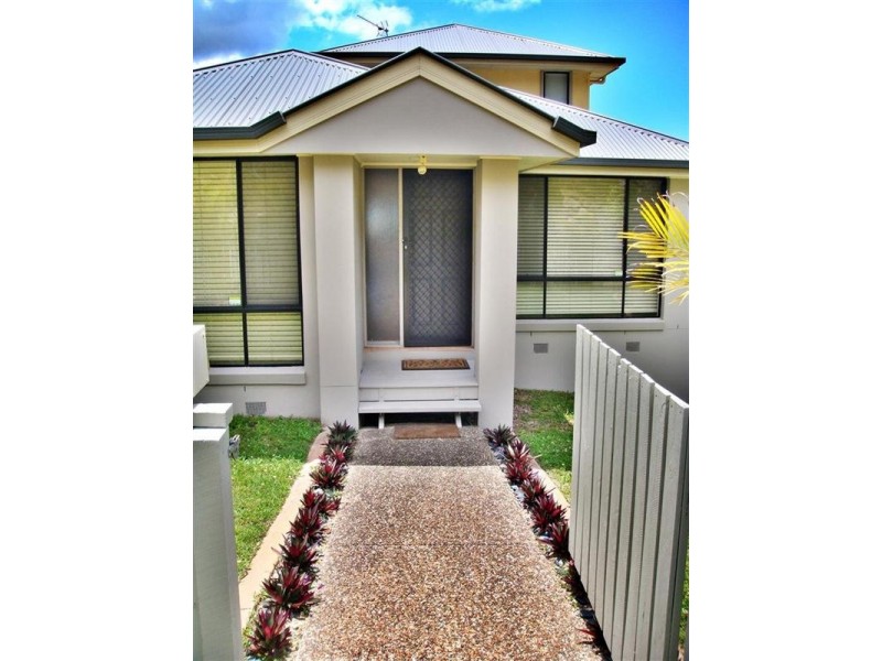 14 Woodward Lane, Pacific Pines QLD 4211