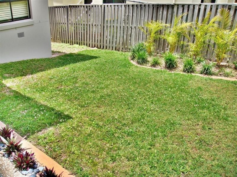 14 Woodward Lane, Pacific Pines QLD 4211