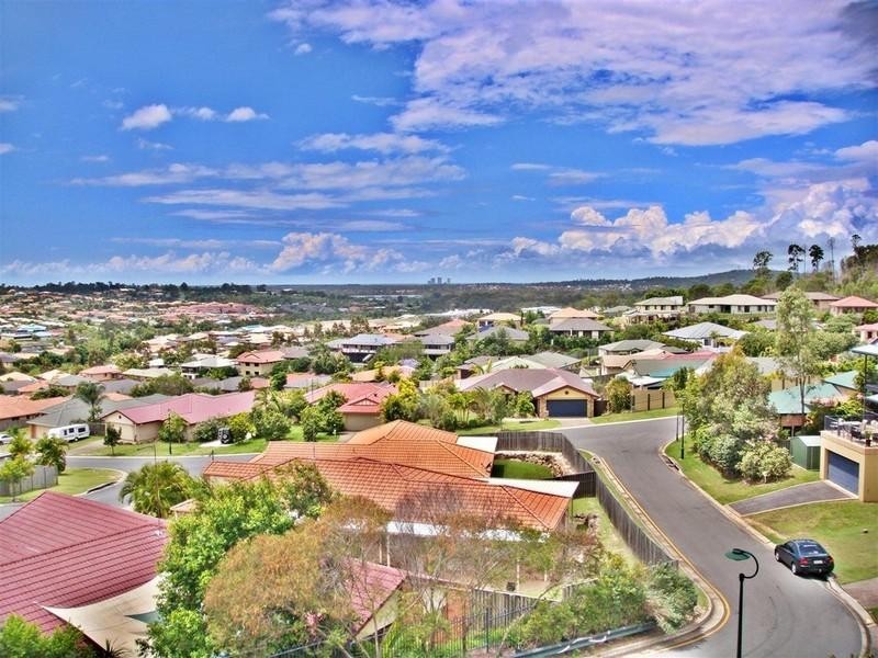 28 Carter Street, Pacific Pines QLD 4211