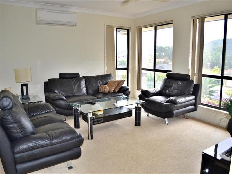 4 Maui Crescent, Oxenford QLD 4210