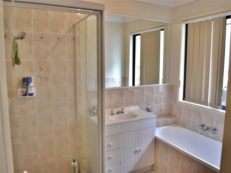 4 Maui Crescent, Oxenford QLD 4210