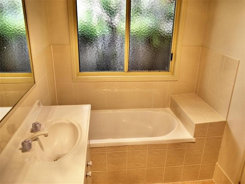 13 Tuvalu Street, Pacific Pines QLD 4211