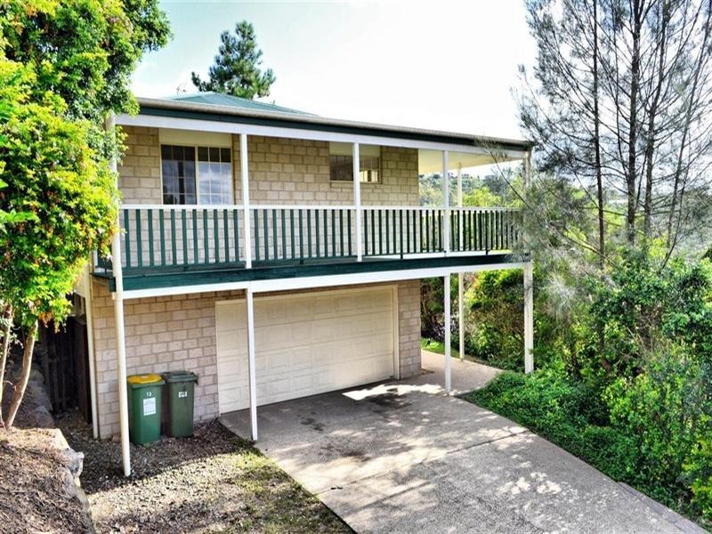 13 Tuvalu Street, Pacific Pines QLD 4211