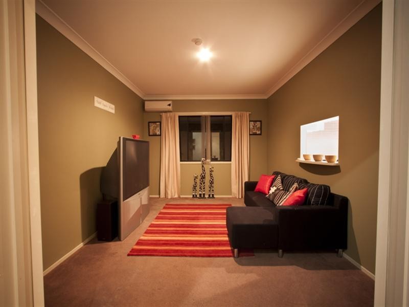 35 Midway Terrace, Pacific Pines QLD 4211