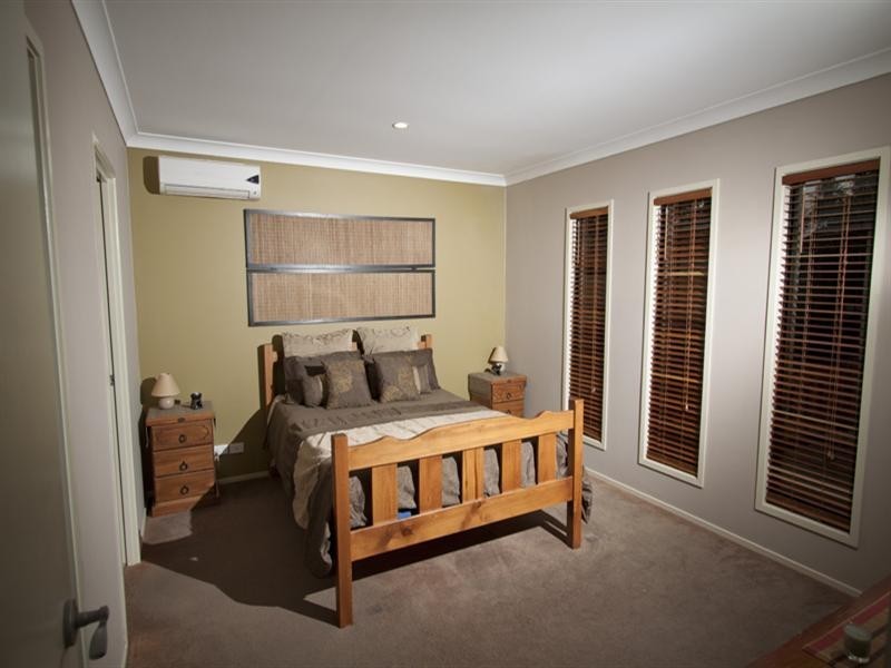 35 Midway Terrace, Pacific Pines QLD 4211