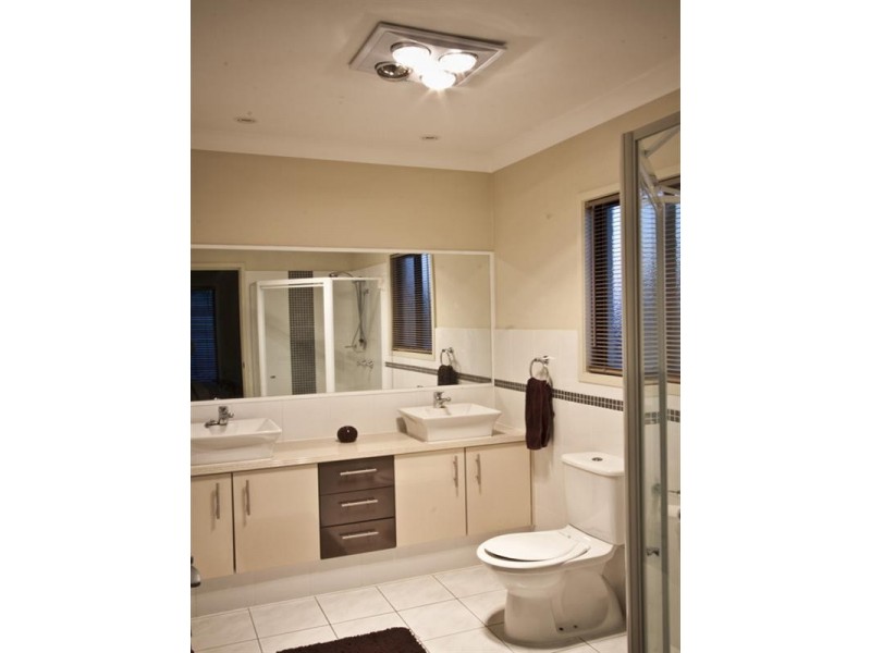 35 Midway Terrace, Pacific Pines QLD 4211