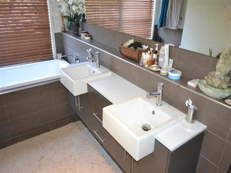 Pacific Pines QLD 4211