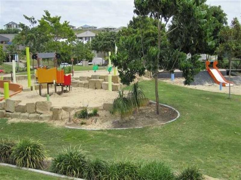 4 Twynam Mews, Pacific Pines QLD 4211