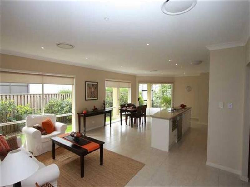 4 Twynam Mews, Pacific Pines QLD 4211