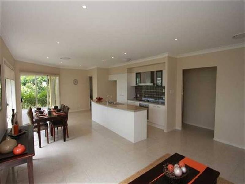 4 Twynam Mews, Pacific Pines QLD 4211