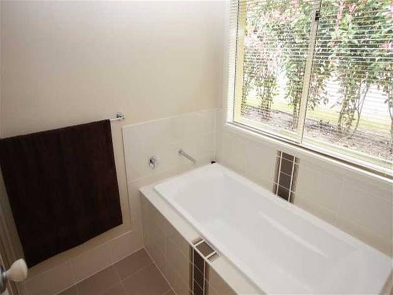 4 Twynam Mews, Pacific Pines QLD 4211