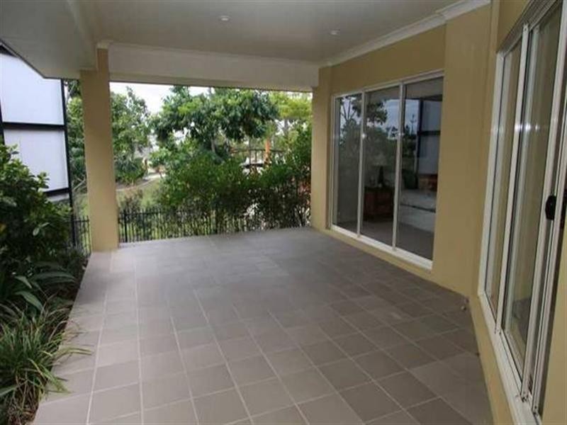 4 Twynam Mews, Pacific Pines QLD 4211