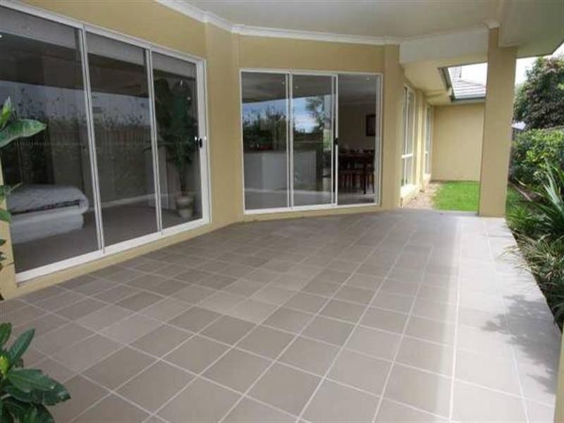 4 Twynam Mews, Pacific Pines QLD 4211