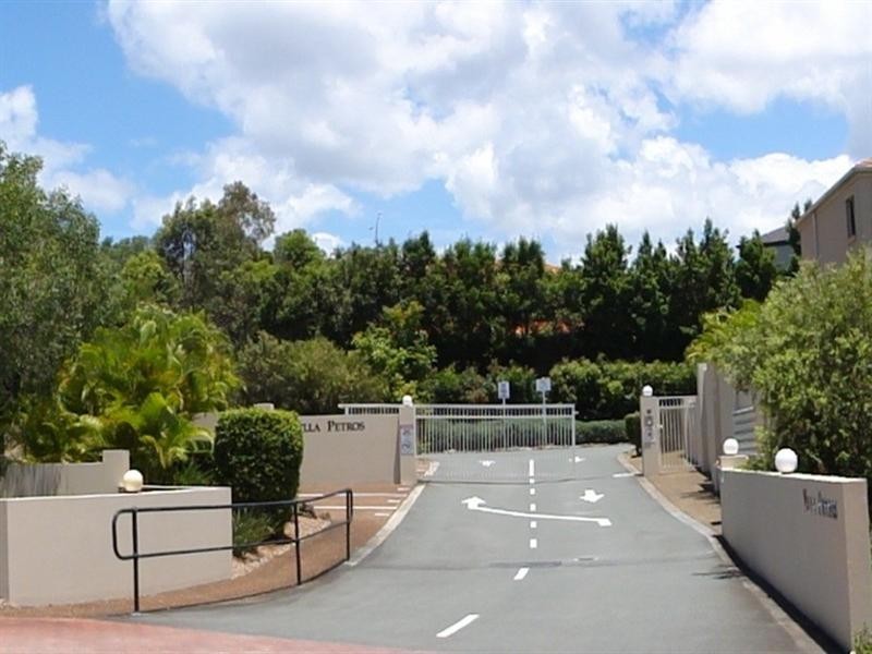 56/74 Universal Street, Pacific Pines QLD 4211