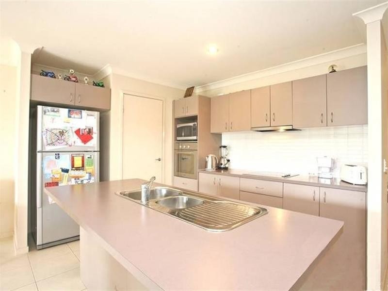 12 Chesterton Street, Pacific Pines QLD 4211