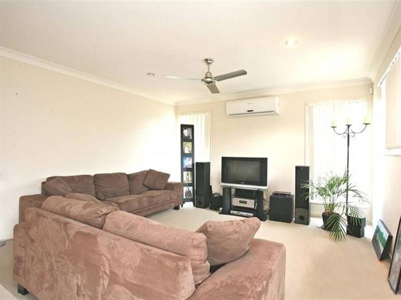 12 Chesterton Street, Pacific Pines QLD 4211