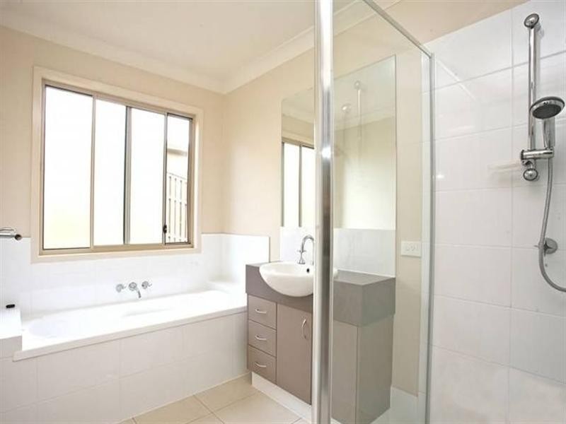 12 Chesterton Street, Pacific Pines QLD 4211