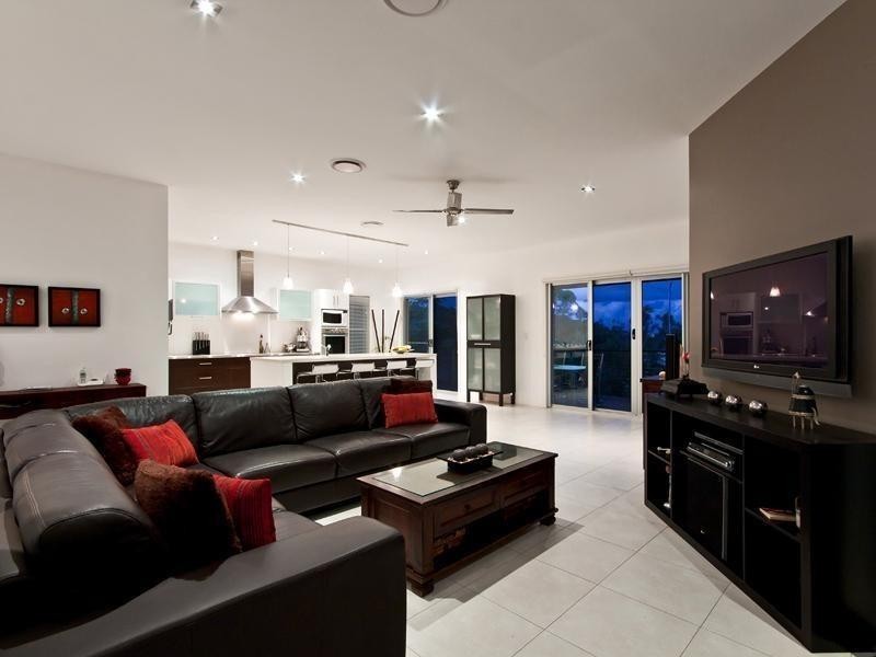 11 Salvado Drive, Pacific Pines QLD 4211