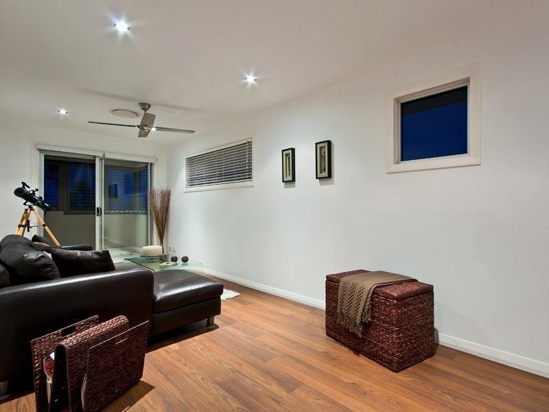 11 Salvado Drive, Pacific Pines QLD 4211