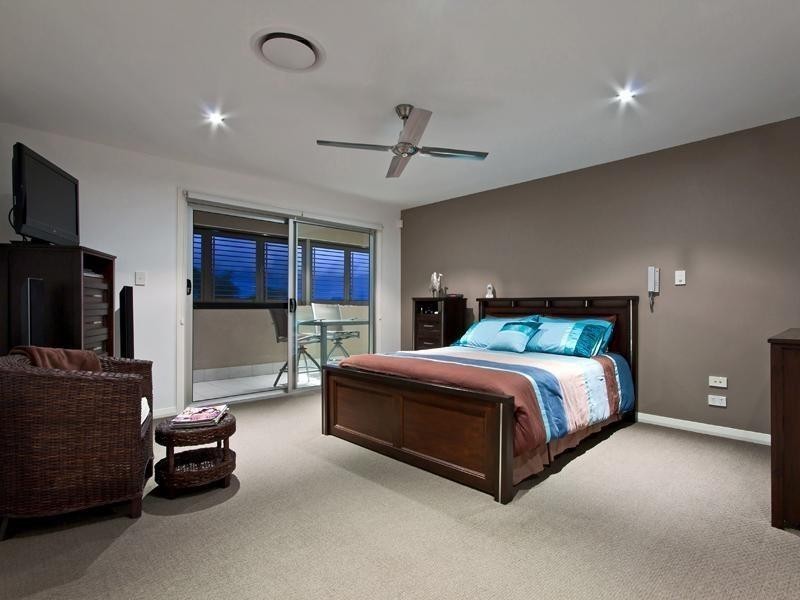 11 Salvado Drive, Pacific Pines QLD 4211