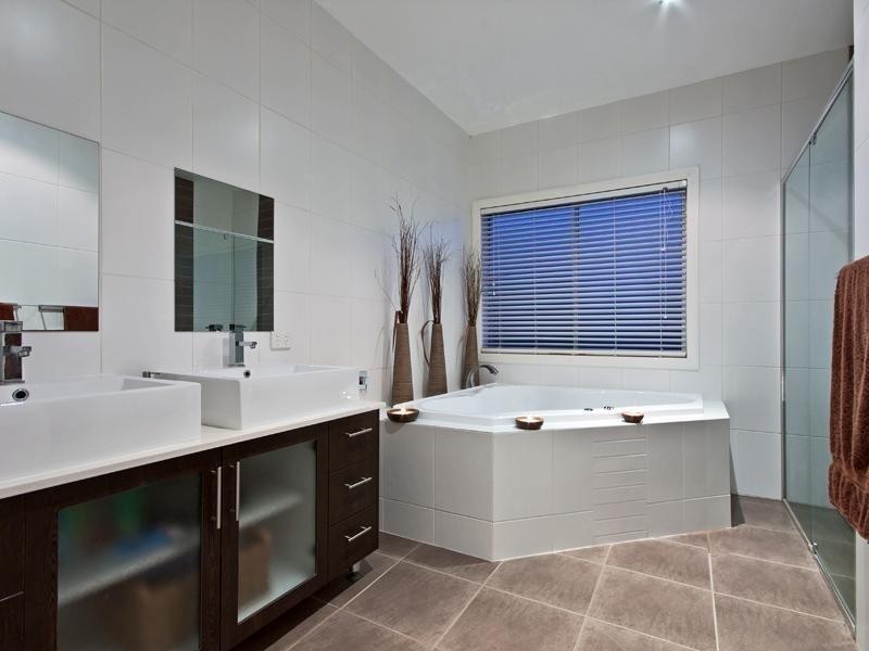 11 Salvado Drive, Pacific Pines QLD 4211