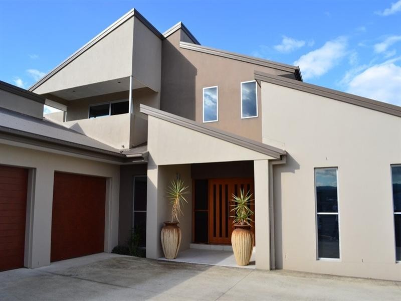 11 Salvado Drive, Pacific Pines QLD 4211