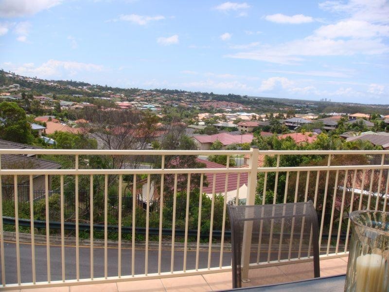 14 Woodward Lane, Pacific Pines QLD 4211