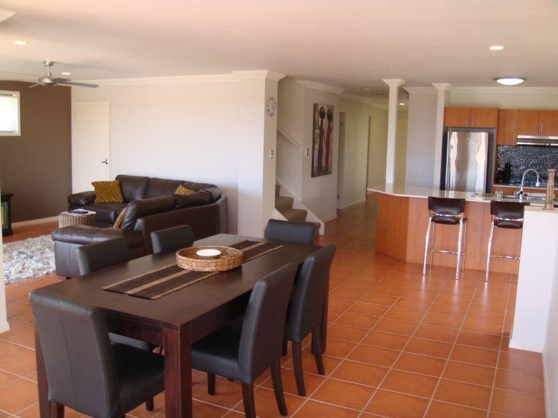 14 Woodward Lane, Pacific Pines QLD 4211