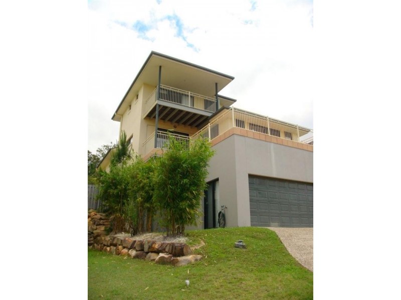 14 Woodward Lane, Pacific Pines QLD 4211