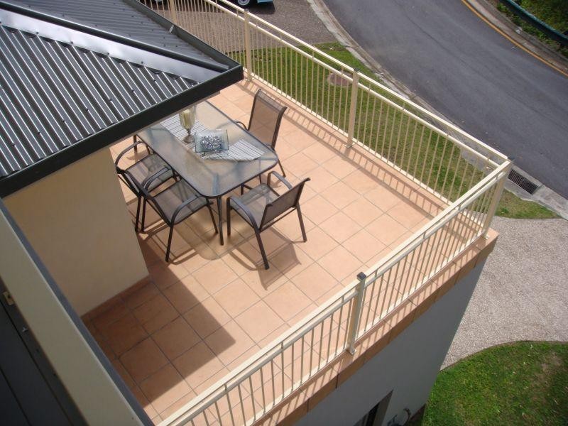 14 Woodward Lane, Pacific Pines QLD 4211