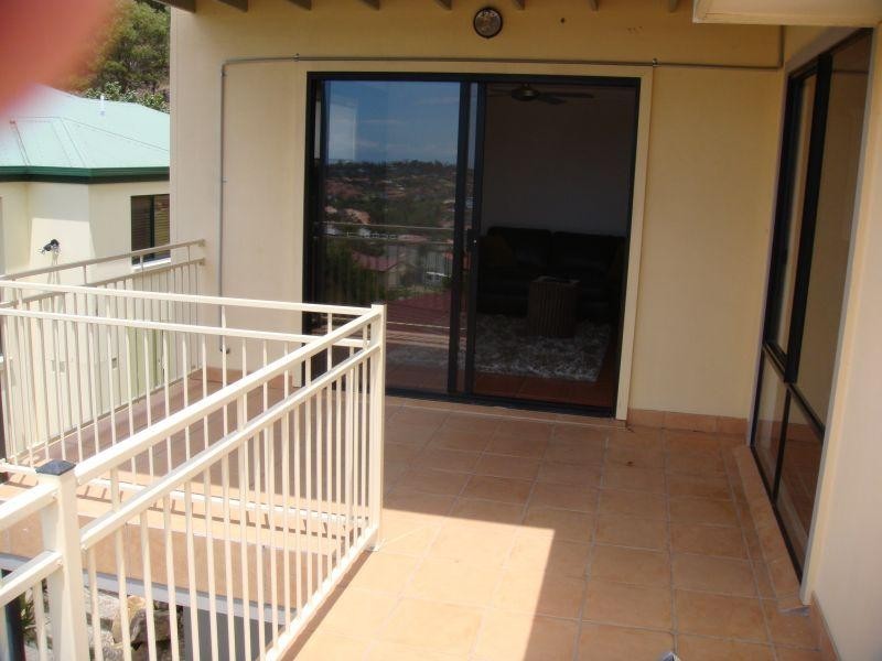 14 Woodward Lane, Pacific Pines QLD 4211