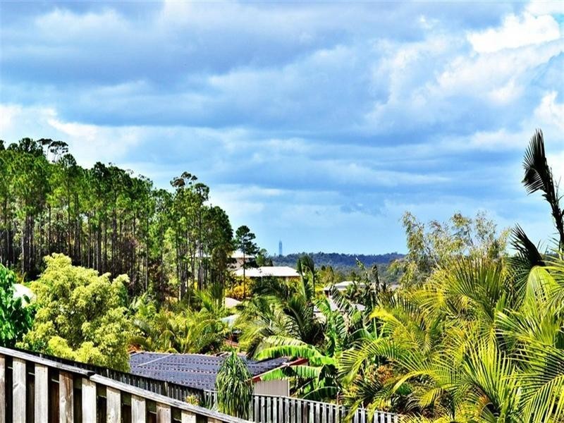 21 Moorea Court, Pacific Pines QLD 4211