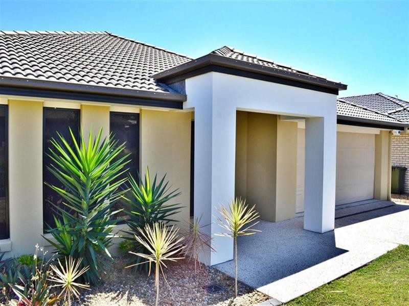 5 Sylvia Close, Pacific Pines QLD 4211