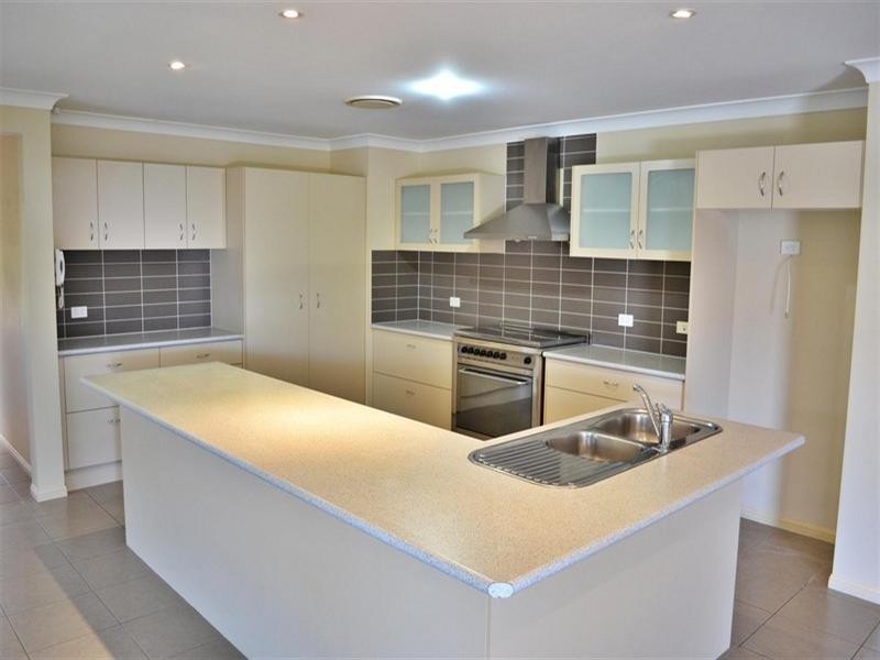 5 Sylvia Close, Pacific Pines QLD 4211
