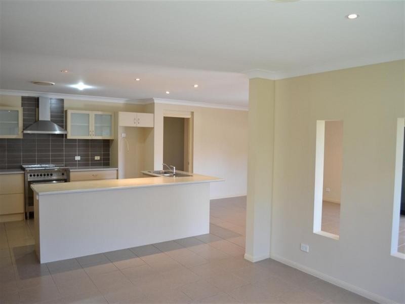 5 Sylvia Close, Pacific Pines QLD 4211