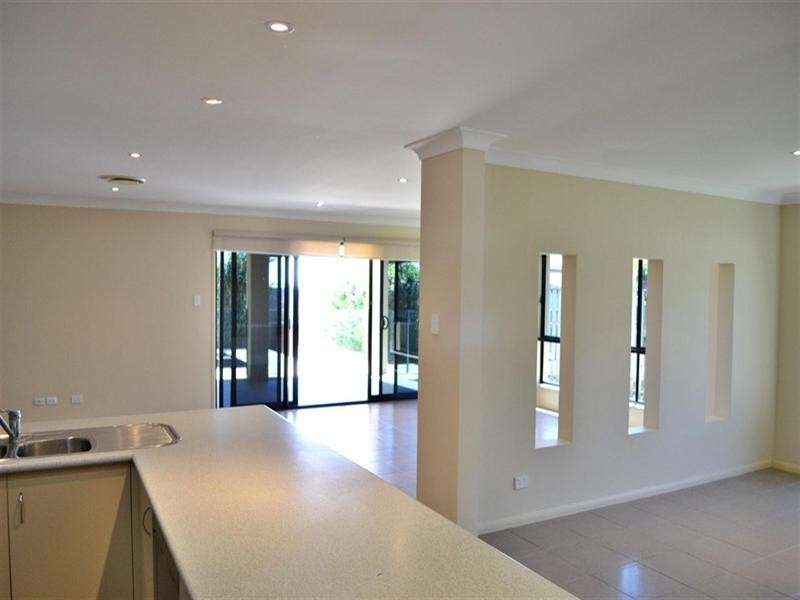 5 Sylvia Close, Pacific Pines QLD 4211