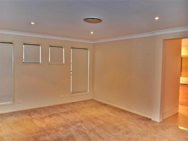 5 Sylvia Close, Pacific Pines QLD 4211
